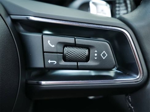 Used 2025 Porsche Macan image 22