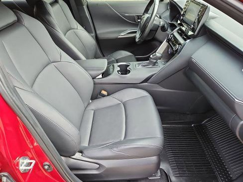 Used 2022 Toyota Venza LE image 24