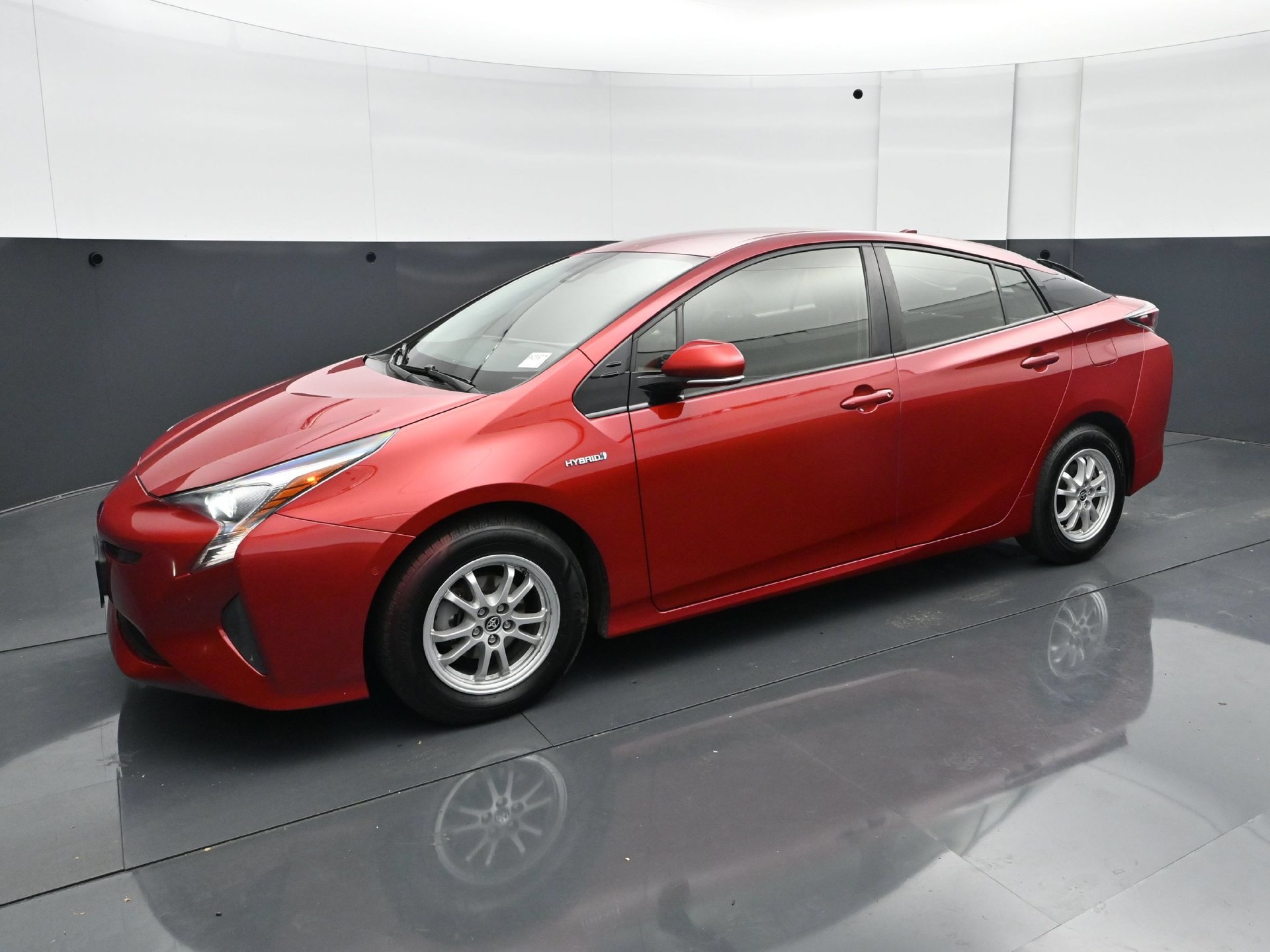 Used 2018 Toyota Prius Two w/ Prius Two Safety Plus Package FWD image 2