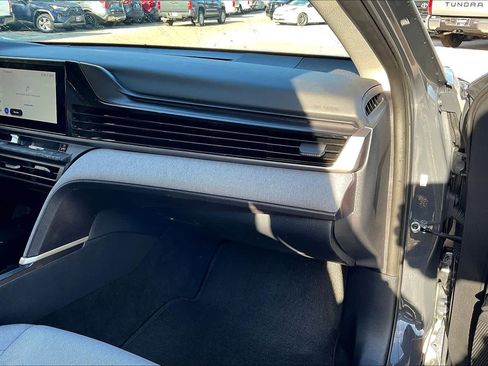 Used 2025 Toyota Camry LE w/ Convenience Package image 18