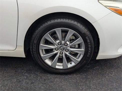 Used 2015 Toyota Camry image 4