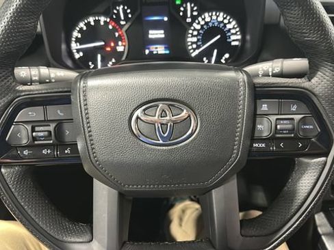 Used 2022 Toyota Tundra SR5 AWD/4WD image 13