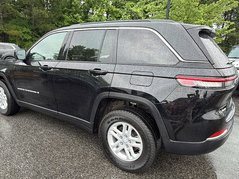 Used 2024 Jeep Grand Cherokee Laredo w/ Luxury Tech Group I AWD/4WD image 10