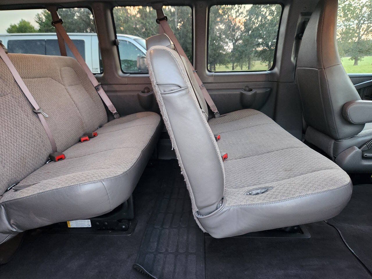 Used 2025 Chevrolet Express 3500 LT w/ LT Preferred Equipment Group RWD image 12