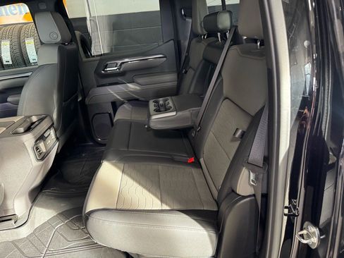 Used 2024 Chevrolet Silverado 1500 ZR2 w/ Technology Package image 11