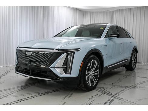 Certified 2024 Cadillac Lyriq Luxury AWD/4WD image 4