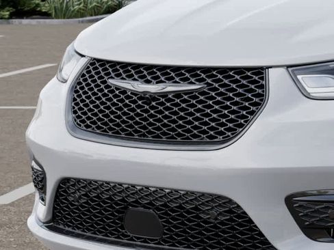 New 2026 Chrysler Pacifica Select w/ S Appearance Package image 11