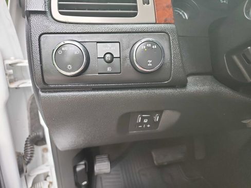 Used 2014 GMC Sierra 2500 SLT w/ Suspension Package, Off-Road image 19