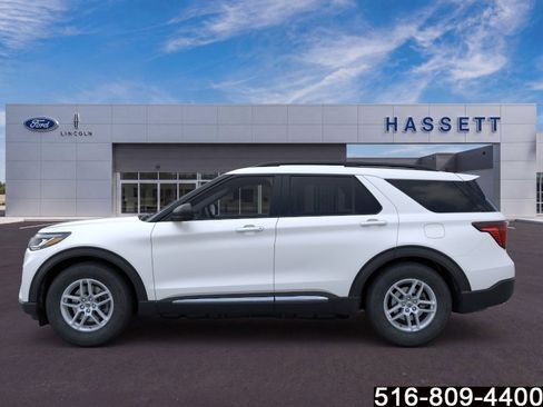Used 2025 Ford Explorer Active AWD/4WD image 4