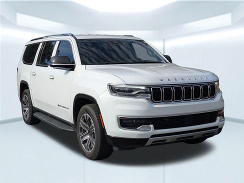 Used 2024 Jeep Wagoneer L Series II image 8