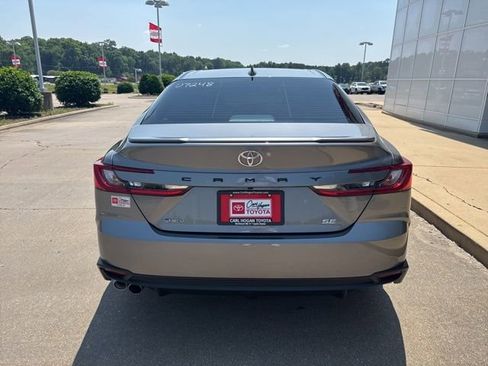 Used 2025 Toyota Camry SE w/ Convenience Package FWD image 9