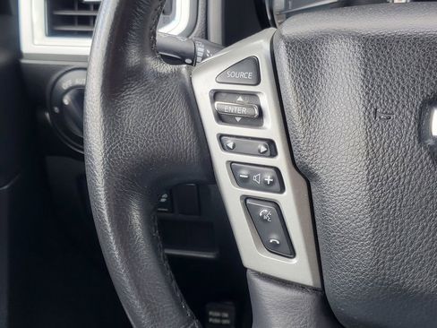 Used 2018 Nissan Titan SV w/ SV Convenience Package AWD/4WD image 18
