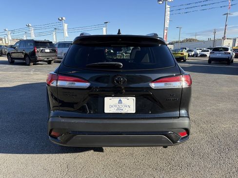 Used 2023 Toyota Corolla Cross SE image 8