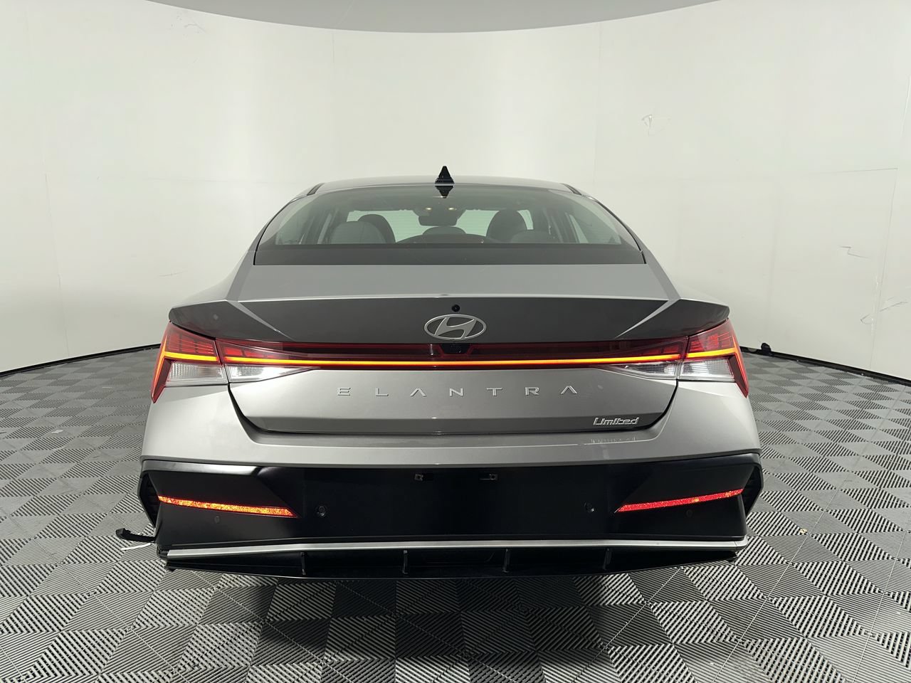 Used 2024 Hyundai Elantra Limited FWD image 19