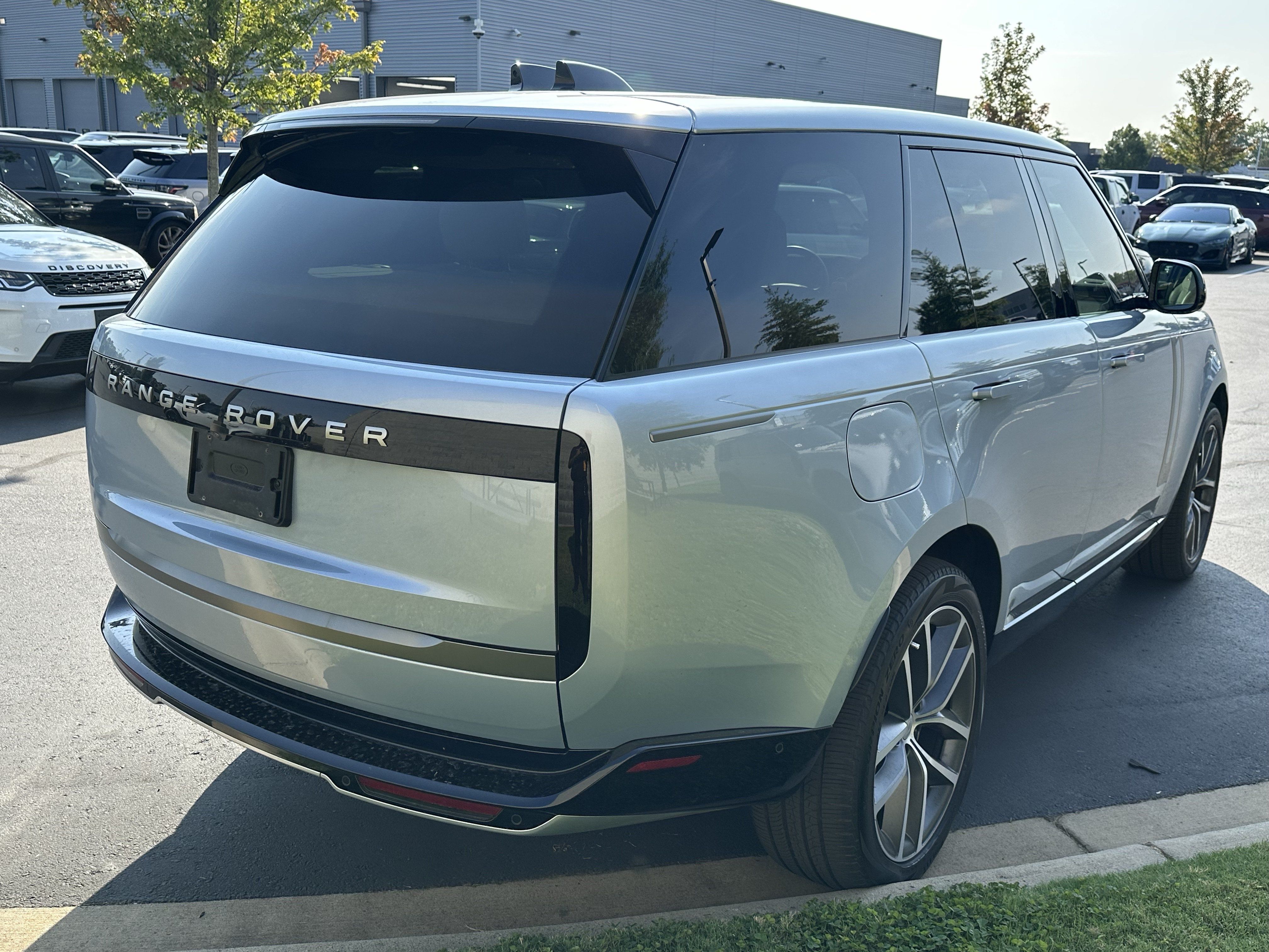 Certified 2025 Land Rover Range Rover SE AWD/4WD image 7