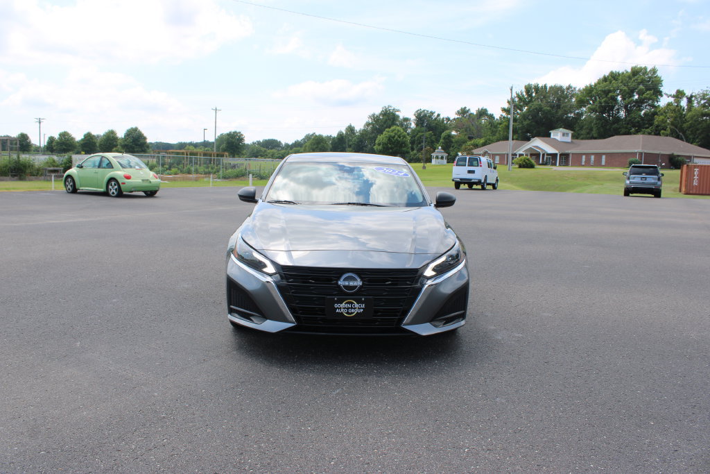 Used 2024 Nissan Altima 2.5 SV FWD image 3