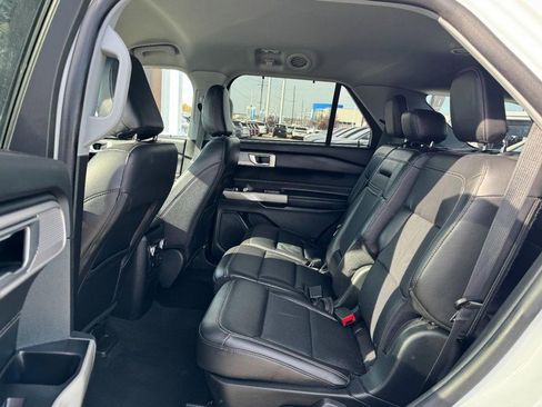 Used 2023 Ford Explorer Limited image 12