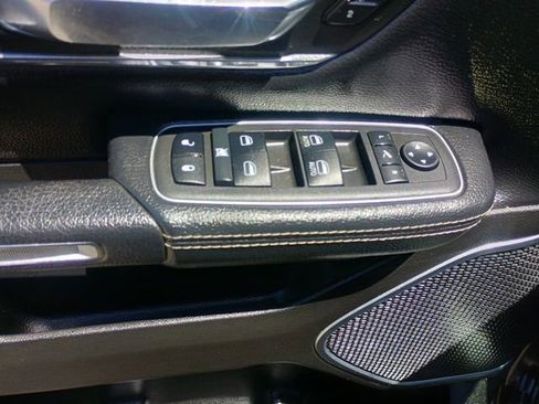 Used 2022 RAM 1500 Laramie AWD/4WD image 24