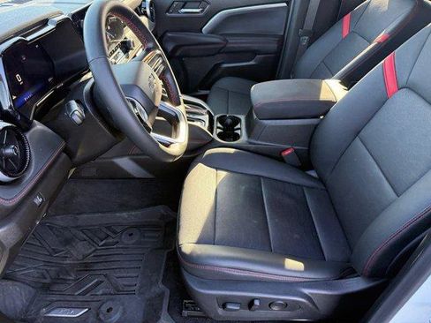 Used 2025 Chevrolet Colorado Z71 w/ Z71 Convenience Package 2 image 18