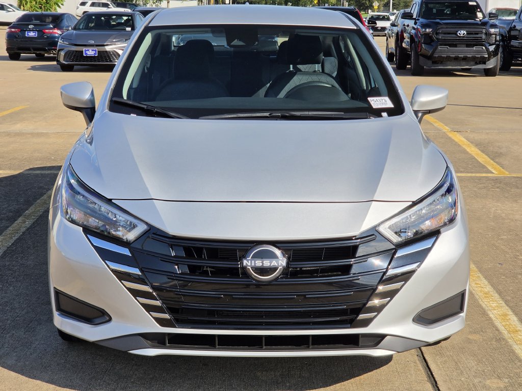 Used 2025 Nissan Versa SV FWD image 3