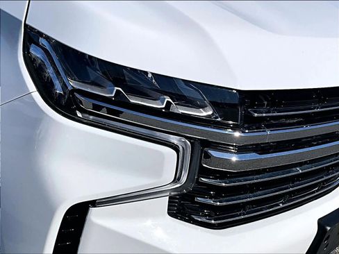 Used 2023 Chevrolet Suburban LT w/ Luxury Package image 33