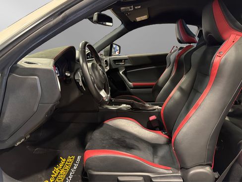 Used 2019 Toyota 86 RWD image 17