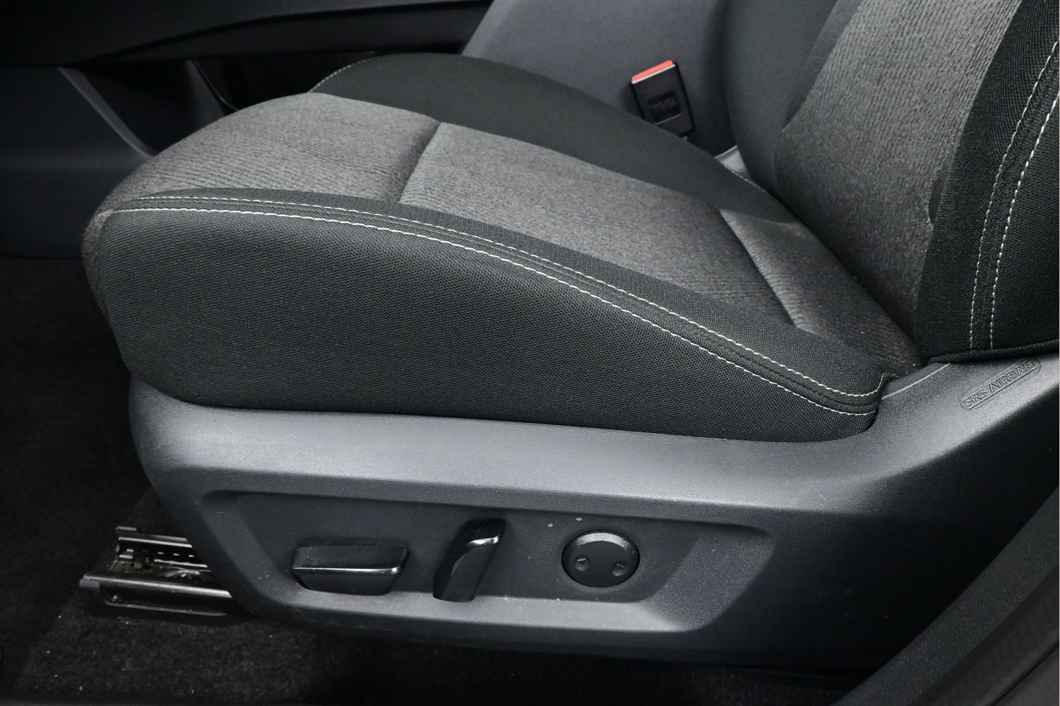 Certified 2025 Nissan Rogue SV AWD/4WD image 10