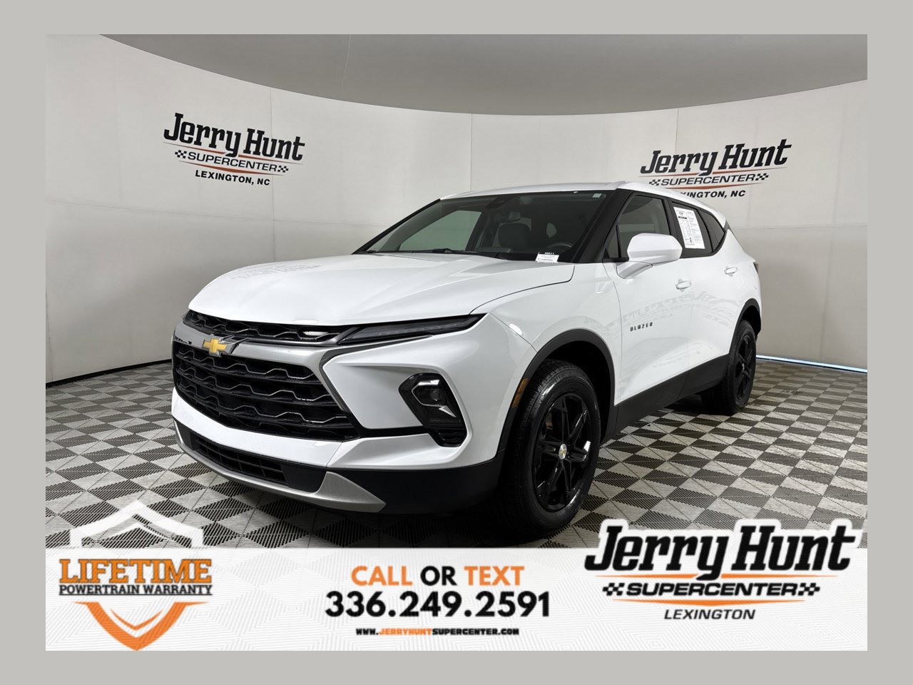Used 2025 Chevrolet Blazer LT FWD image 1
