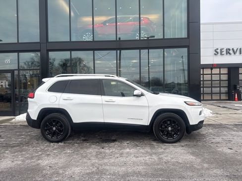 Used 2016 Jeep Cherokee Latitude w/ Cold Weather Group image 2