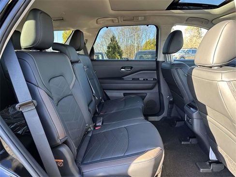 New 2025 Nissan Pathfinder Platinum w/ Cargo Package image 11