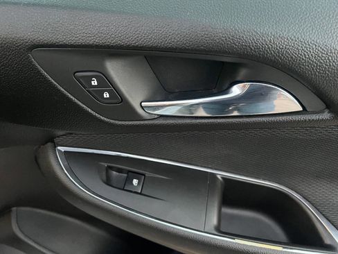 Used 2018 Chevrolet Cruze LS FWD image 10