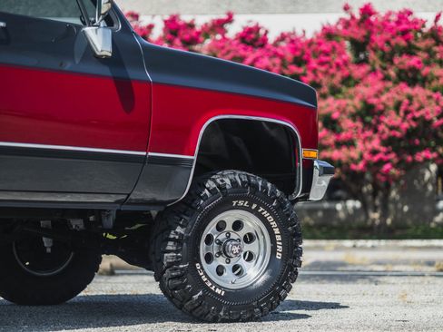 Used 1990 GMC Jimmy 4WD 6.0L LS Engine - Custom Bu image 12