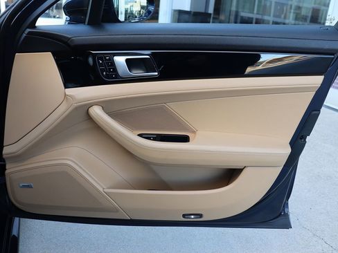 Used 2018 Porsche Panamera 4 image 50