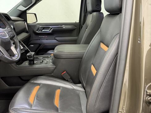 Used 2024 GMC Sierra 1500 AT4 w/ Technology Package image 3
