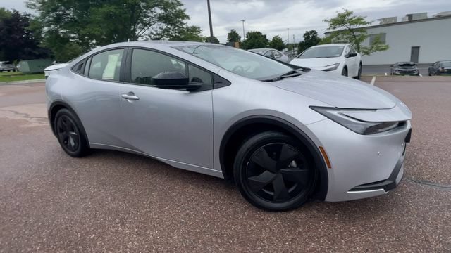 Used 2026 Toyota Prius LE FWD image 8