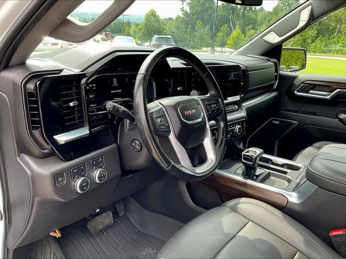 Used 2024 GMC Sierra 1500 SLT w/ SLT Premium Plus Package AWD/4WD image 4