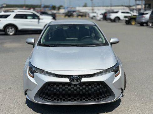 Used 2020 Toyota Corolla LE FWD image 3