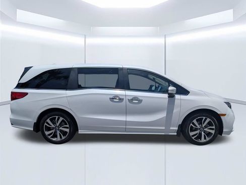 Used 2024 Honda Odyssey Touring image 4