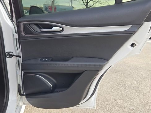 Used 2022 Alfa Romeo Stelvio Veloce image 12