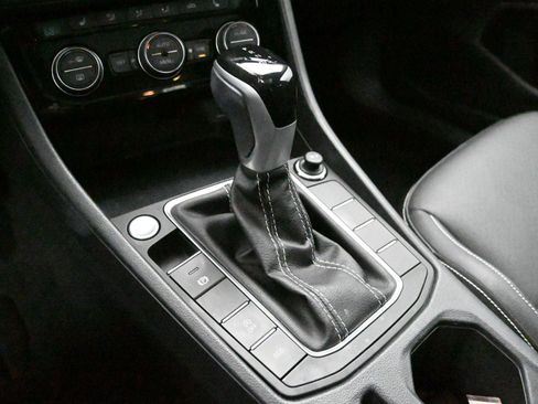 Used 2023 Volkswagen Jetta SE w/ Panoramic Sunroof Package image 5