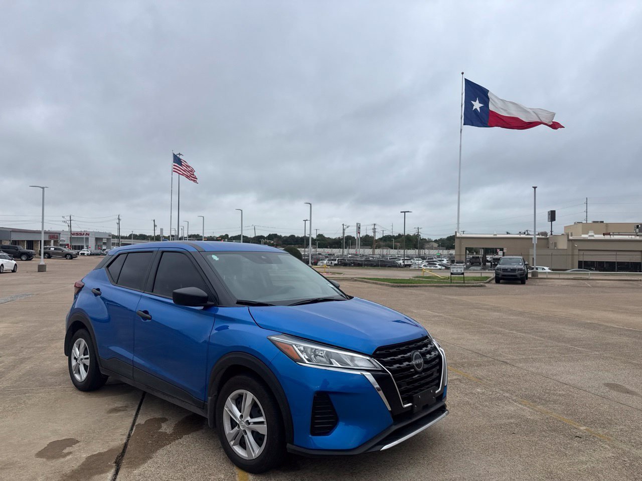 Used 2025 Nissan Kicks Play S FWD image 2