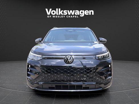 Certified 2025 Volkswagen Tiguan SE R-Line AWD/4WD image 3