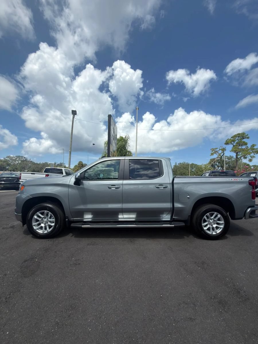 Used 2024 Chevrolet Silverado 1500 LT AWD/4WD image 8