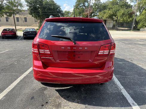Used 2020 Dodge Journey SE w/ SE Popular Equipment Group image 4