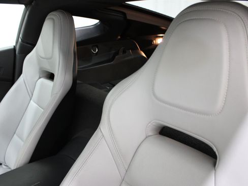 Used 2019 Chevrolet Corvette Stingray Coupe w/ LPO, Stingray Logo Package RWD image 4