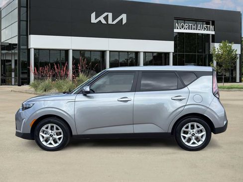 Certified 2025 Kia Soul LX w/ LX Technology Package FWD image 6