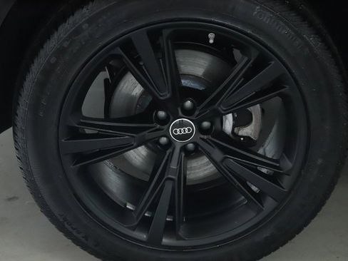 Used 2022 Audi Q8 Premium w/ Convenience Package image 37