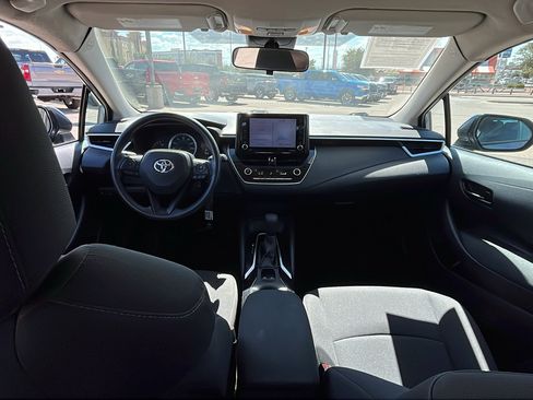 Used 2022 Toyota Corolla LE image 25
