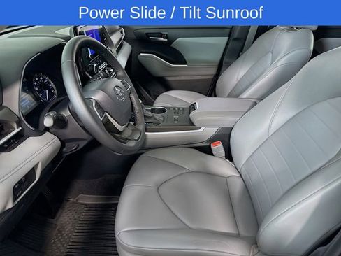 Used 2024 Toyota Highlander XLE FWD image 10