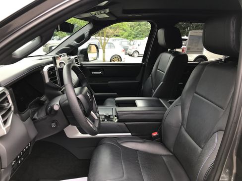 Used 2023 Toyota Tundra Platinum AWD/4WD image 28